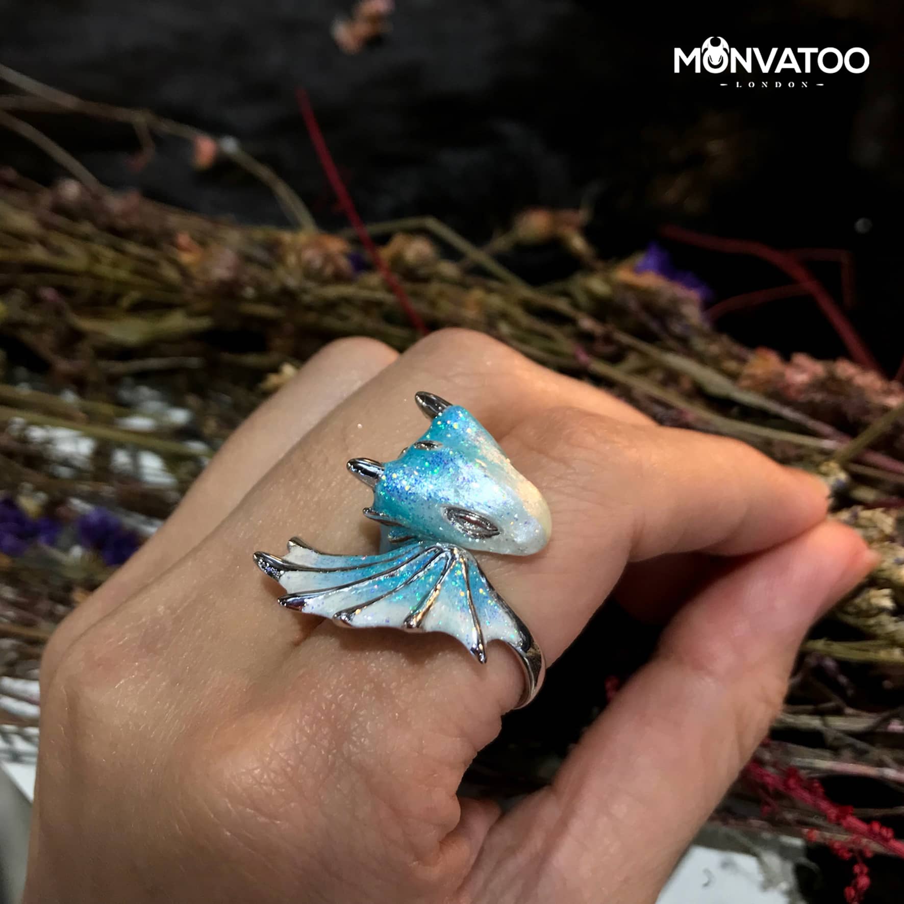 Silver turquoise dragon ring by MONVATOO London in a side view perfect for fantasy lover