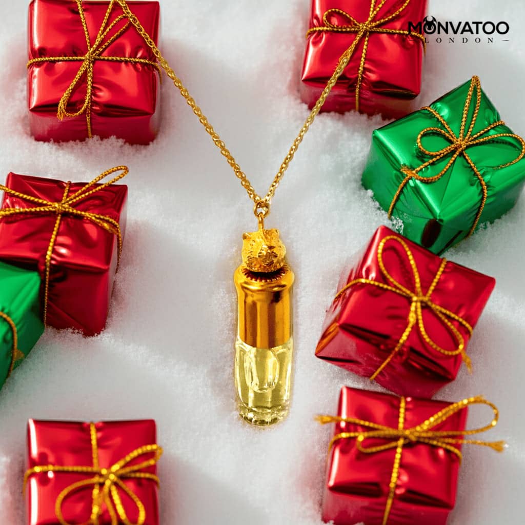 woody amber unisex perfume necklace inspired by northern warmth and strength